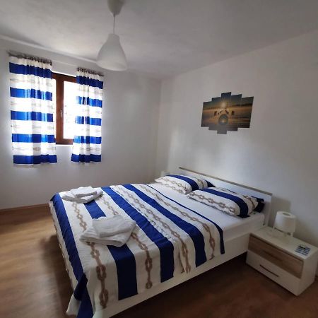 Kuca Za Odmor Obitelji Pedisic Villa Banj Ngoại thất bức ảnh