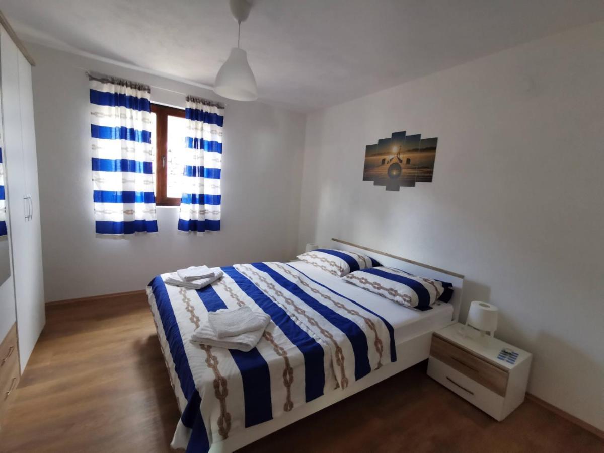 Kuca Za Odmor Obitelji Pedisic Villa Banj Ngoại thất bức ảnh